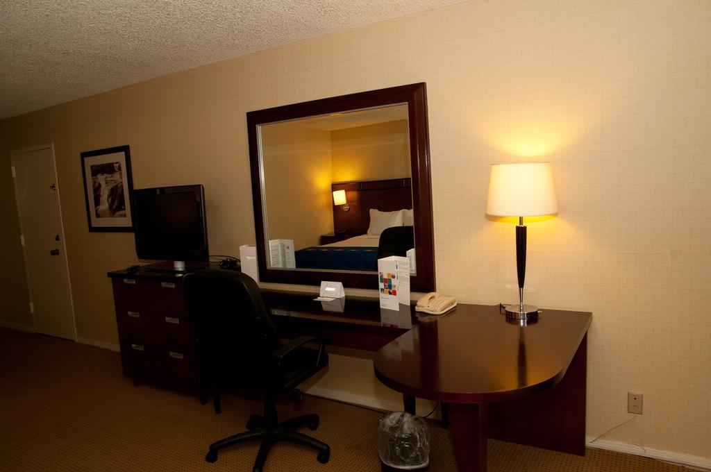 The Hotel Fresno Exterior photo